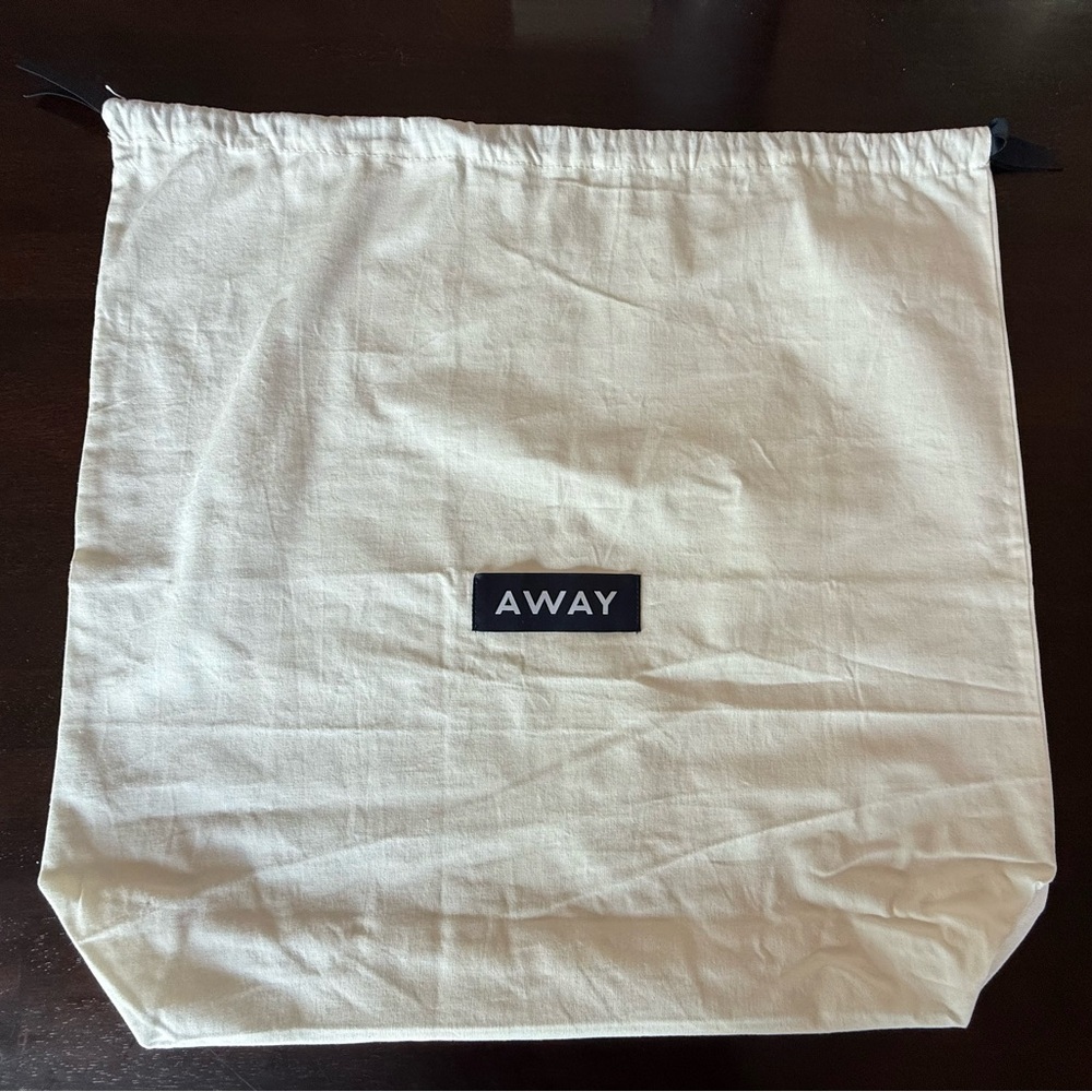 Away dust cover for Everywhere Tote